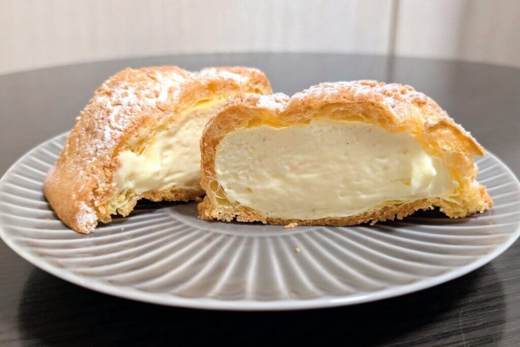 コストコのカークランドシグネチャーシュークリームの断面はクリームぎっしり